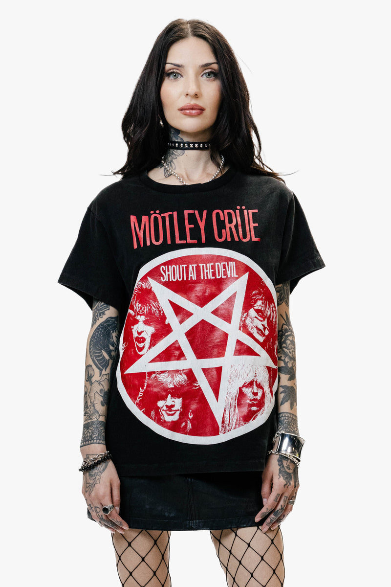 MOTLEY CRUE SHOUT AT THE DEVIL VINTAGE T-SHIRT