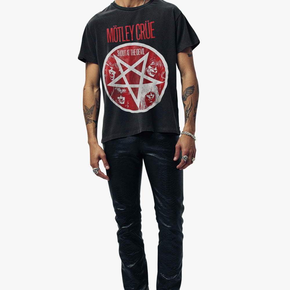 MOTLEY CRUE SHOUT AT THE DEVIL VINTAGE T-SHIRT ‐ OTHER