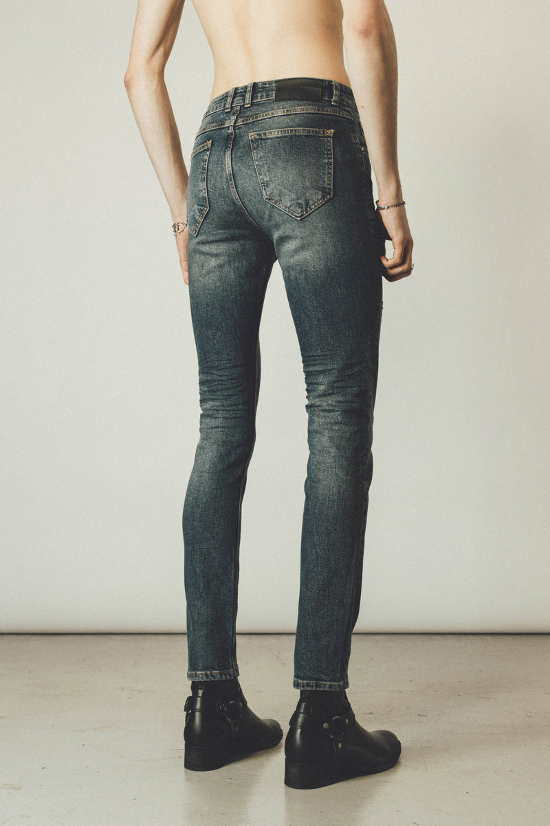 116 Essential Jeans