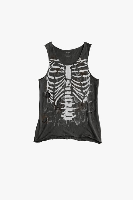 SKELETON DESTROYED TANK