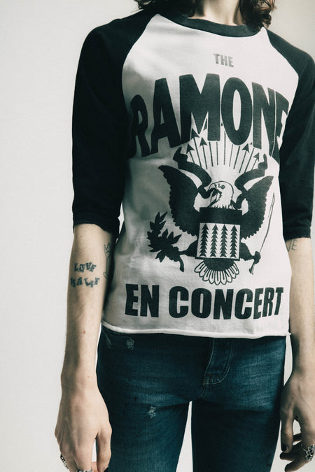 RAMONES EN CONCERT VINTAGE BASEBALL TEE