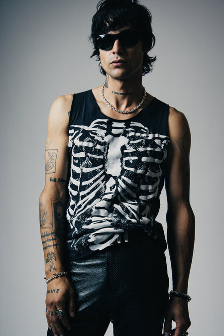 SKELETON DESTROYED TANK