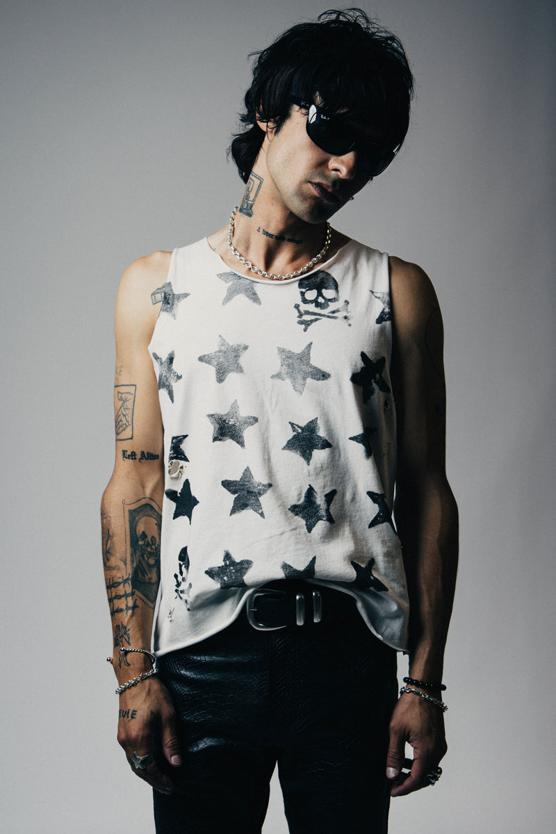 GRAFFITI STARS DESTROYED TANK