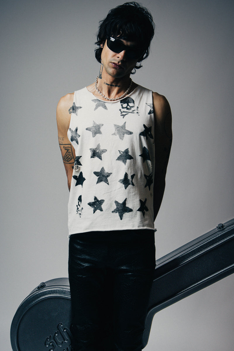 GRAFFITI STARS DESTROYED TANK