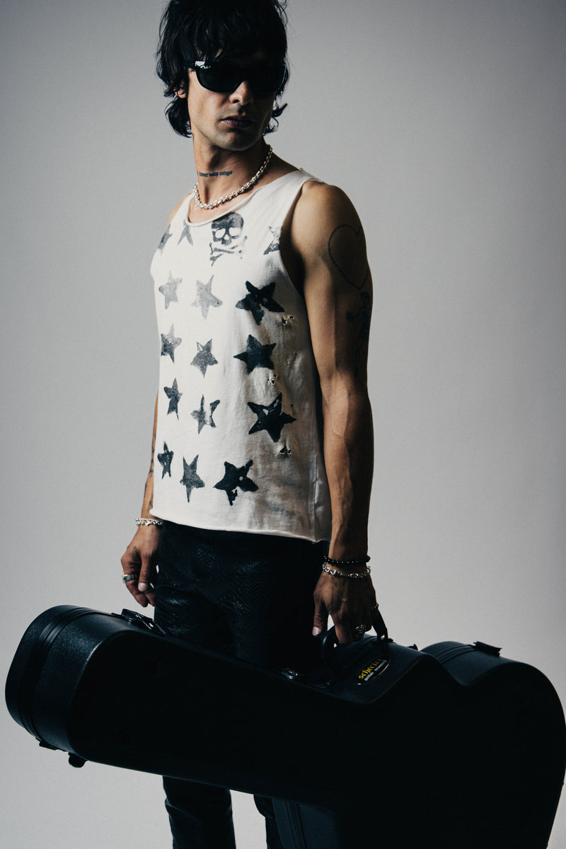GRAFFITI STARS DESTROYED TANK