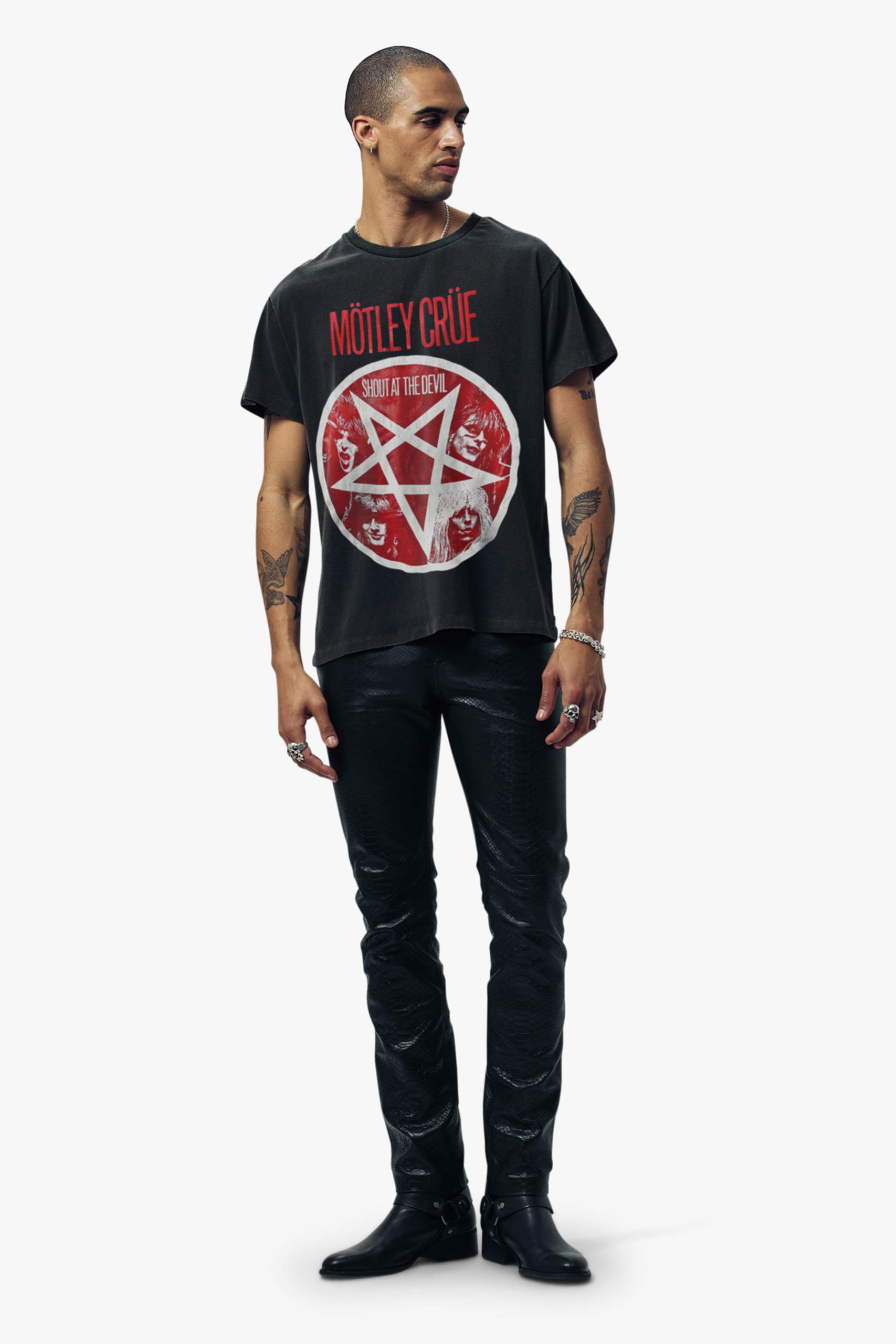 MOTLEY CRUE SHOUT AT THE DEVIL VINTAGE T-SHIRT ‐ OTHER
