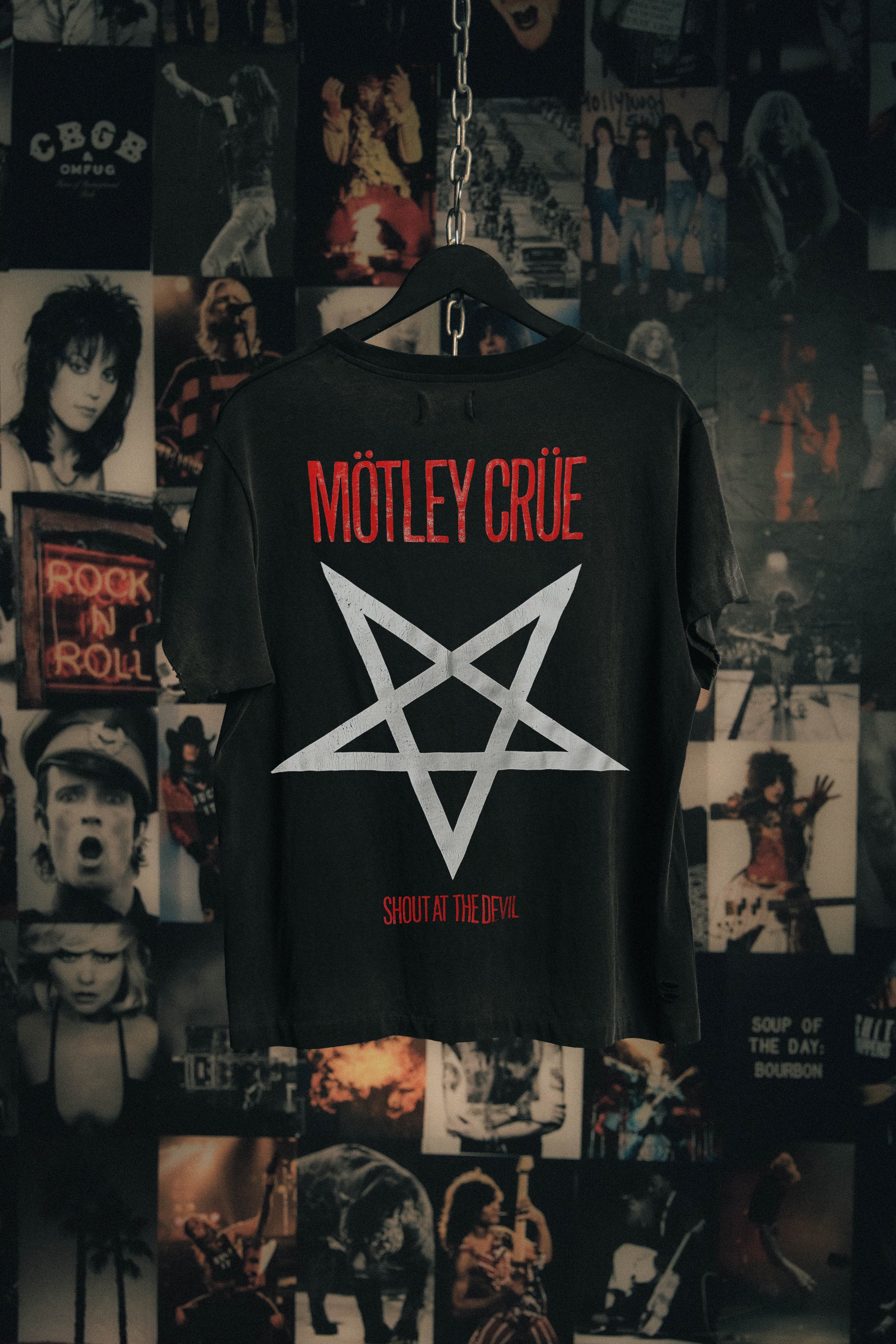 MOTLEY CRUE SHOUT AT THE DEVIL VINTAGE T-SHIRT ‐ OTHER