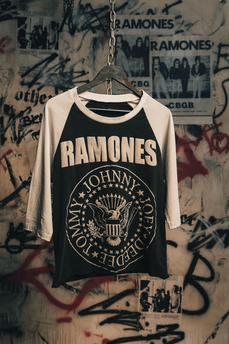 RAMONES CLASSIC SEAL VINTAGE BASEBALL TEE