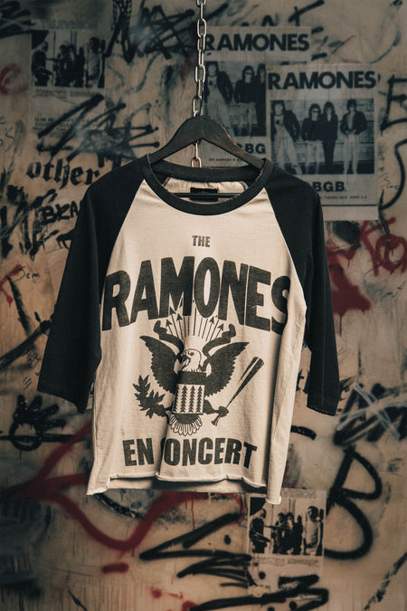 RAMONES EN CONCERT VINTAGE BASEBALL TEE