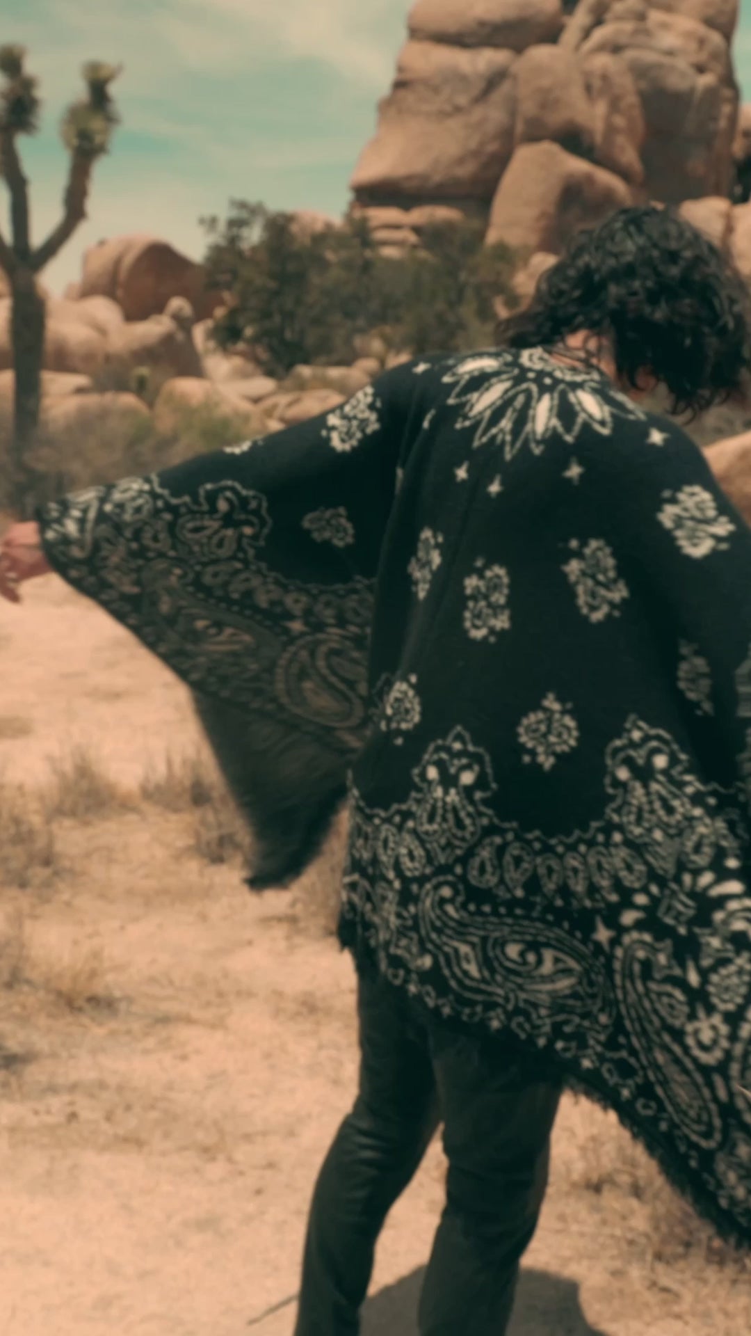 WESTERN PONCHO | BLACK PAISLEY ‐ OTHER UK